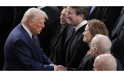 La Corte Suprema spinge sempre pi a destra via libera ai nuovi distretti del Texas e all ordine di Trump sulla cittadinanza