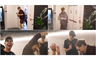 La festa e il bagno di spumante negli spogliatoi tutta la gioia di Sinner dopo il trionfo alle Atp Finals Video