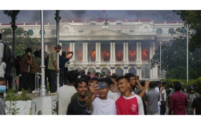 La Generazione Z scuote il Nepal. Samik Kharel: “C’è la prima donna premier. I giovani hanno rovesciato la vecchia guardia”