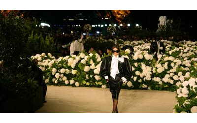 La guida alla Parigi Fashion Week: Saint Lauren dà il via alle sfilate, grande attesa per i debutti di Dior, Balenciaga e Chanel