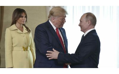 “La spinosa questione dei bambini”: Trump consegna a sorpresa a Putin una lettera di Melania durante il summit in Alaska, ecco di cosa parla