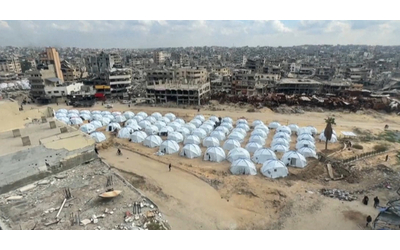 La tendopoli in mezzo alla città devastata: i palestinesi tornano a Gaza ma non hanno più una casa – Video