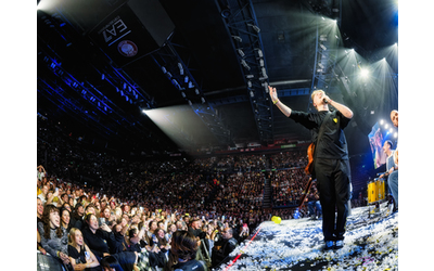 “La violenza sulle donne? Basta, è uno schifo. Inseguite i vostri sogni, bisogna normalizzare il fallimento”: Alfa conquista Milano ed è pronto per Sanremo 2026