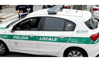 Lascia i finestrini aperti e viene multato: 42 euro. Finestrini aperti e auto parcheggiata: multa...