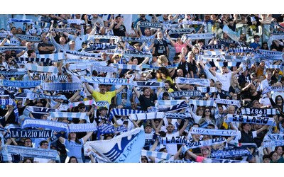 Lazio, il mercato è bloccato ma la passione dei tifosi non si ferma: sold out a Como e abbonamenti record
