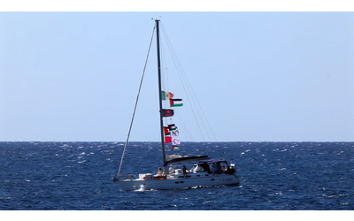Le barche della Global Sumud Flotilla salpano da Portopalo verso Gaza: le immagini della partenza