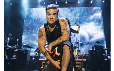 Le inizioni che faccio per perdere peso mi fanno peggiorare la vista ma non importa continuer finch non sar cieco E il prossimo anno faccio un lifting parla Robbie Williams