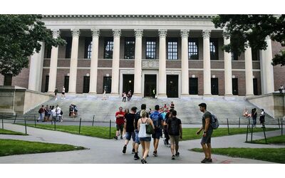 Le minacce di Trump alle università continuano. Ora tocca ad Harvard: sotto revisione 9 miliardi