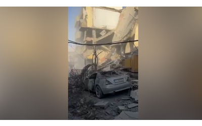 Libano le immagini dei raid israeliani a Beirut colonne di fumo si alzano dalla capitale