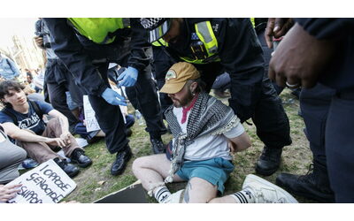 Londra, proteste contro la messa al bando del movimento pro-Pal: 150 arresti per “sostegno al...