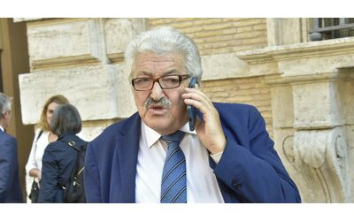 Lutto nel M5s, è morto il senatore Francesco Castiello: “Lascia un vuoto”. Ex giudice del Tar, 4 lauree, era il più anziano a Palazzo Madama
