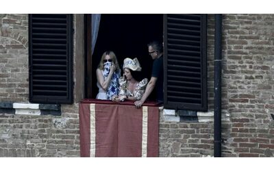 Madonna non va in pensione: a 67 anni a Siena flirta con la Gen Z