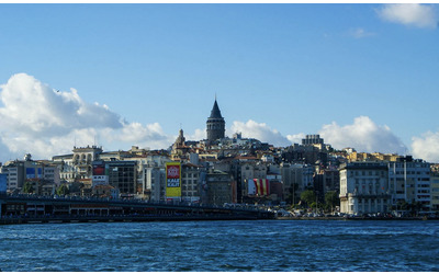 Mamma e figli di 3 e 6 anni sono morti mentre erano in vacanza a Istanbul grave il padre evacuato l hotel dove alloggiavano