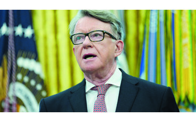 Mandelson, un “principe delle tenebre” inglese, con una carriera segnata da scandali, che inguaia pure il premier Starmer