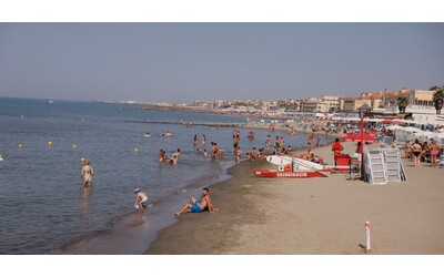 Mare e laghi inquinati in Italia: un bagno su tre è in acque contaminate. Legambiente lancia l’allarme
