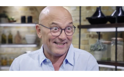 MasterChef UK, Gregg Wallace travolto dagli scandali: “Accusato di molestie sessuali da concorrenti e troupe”. Anche Rod Stewart è furioso. Ecco cos’è successo