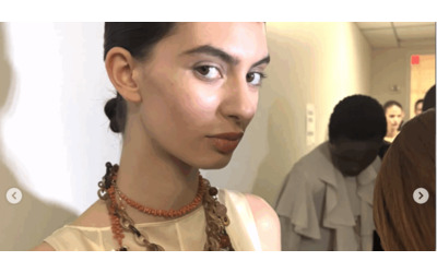 Matilde Lucidi, la figlia di Bianca Balti conquista la Milano Fashion Week mentre la mamma è all’Ariston