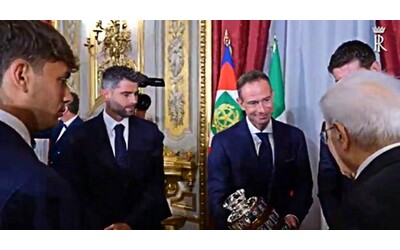 Mattarella incontra i vincitori della Coppa Davis. Il dialogo con i tennisti, a Cobolli dice: “Grande vittoria contro Medvedev”