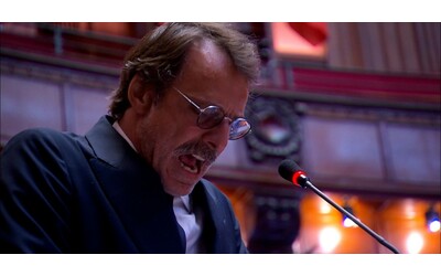 Matteotti, Alessandro Preziosi recita l’ultimo discorso del deputato socialista dal suo scranno: standing ovation in Aula