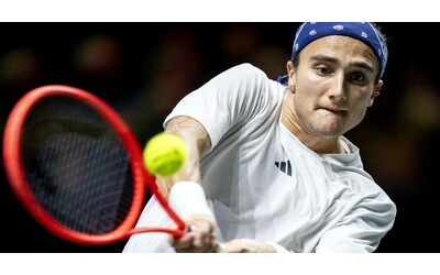 Mattia Bellucci non si ferma più: batte anche Tsitsipas e vola in semifinale a Rotterdam