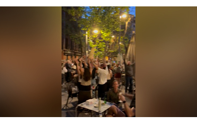 Maxi blackout in Spagna, torna l’elettricità a Madrid: decine di persone esultano in piazza – Le immagini