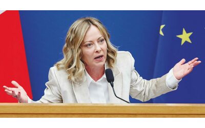 “Meloni a New York con un volo di linea nel week end per il compleanno della figlia”: la risposta di Palazzo Chigi all’interrogazione dei renziani