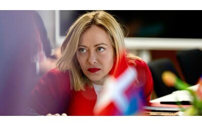 Meloni: “Critiche all’Europa? D’accordo con Jd Vance. Infantile pensare che l’Italia debba scegliere tra Ue e Usa”