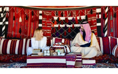 Meloni d’Arabia al bilaterale con Bin Salman sotto la tenda nel deserto: “Accordi per 10 miliardi di dollari”