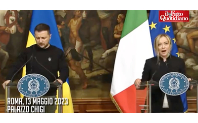 Meloni in Aula: “Non ho mai usato la parola ‘vittoria’ per l’Ucraina”. Ma il suo video accanto a Zelensky la sbugiarda