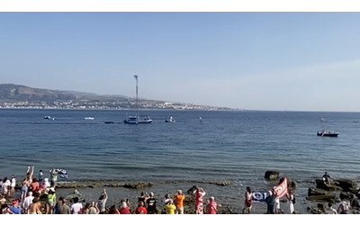 Messina, la protesta delle Feluche contro il Ponte sullo Stretto: “No al progetto di Salvini”
