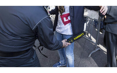 Metal detector a scuola la circolare di Valditara e Piantedosi dopo l omicidio a La Spezia