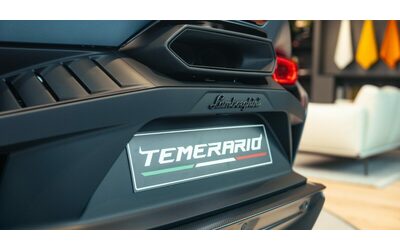Metti un giorno in Lamborghini, a tu per tu con la nuova supercar Temerario – FOTO e VIDEO