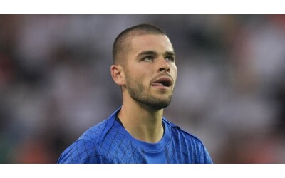 Metto un like per sbaglio mi sveglio dopo un riposino e trovo la mia faccia ovunque la rabbia e l imbarazzo di Chevalier