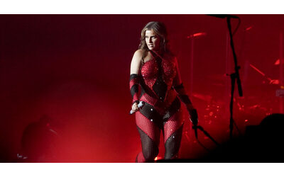 “Mi allontano dalla musica e dal palco per seguire altri progetti creativi”: Nelly Furtado saluta i fan, dopo essere stata vittima di body shaming per mesi