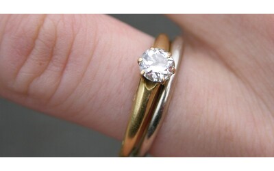 Mi ha messo l anello di fidanzamento ma non andata come speravo e siamo finiti dai pompieri la storia di AnnaBelle Warner