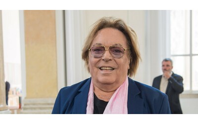 “Mi hanno messo nello stesso letto di Federico Fellini, lui poi è morto”: Leopoldo Mastelloni parla dall’ospedale dopo il ricovero per l’ictus