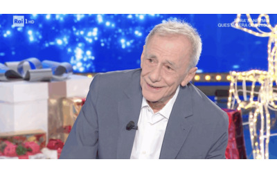 Mia moglie la sera comincia a piangere per nostro figlio fino a mezzanotte Passa tutto nella vita ma non passa quando va via un pezzo della tua carne Roberto Vecchioni commosso