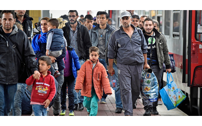 Migranti la Germania pensa di portarli in Uganda e Kurdistan iracheno Ma anche nella sicura Tunisia