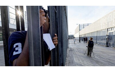 Migranti trattenuti, la Consulta boccia la stretta del governo sui ricorsi in Cassazione: violato il diritto di difesa