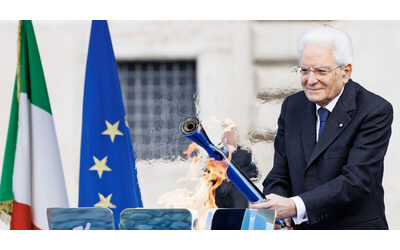 Milano-Cortina 2026, Mattarella accende la fiamma olimpica. Poi l’appello: “L’Italia ha chiesto che la tregua venga rinnovata”