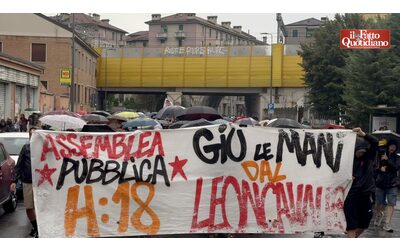 Milano, in centinaia al corteo per il Leoncavallo: “A settembre manifestazione nazionale”