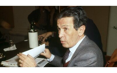 Milano, niente Ambrogino d’oro a Berlinguer. I promotori: “Il Pd lo usa solo come santino elettorale”. I dem: “Polemiche insensate”