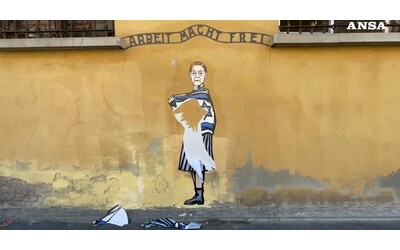 Milano, sfregiati i murales dedicati a Bruck, Segre e Modiano: realizzati per l’80esimo anniversario dalla liberazione di Auschwitz