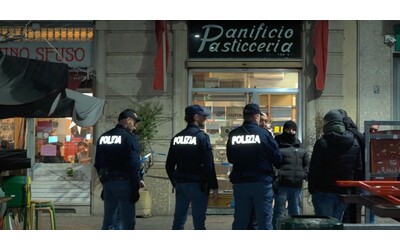 Milano, sparatoria in piazzale Gambara: un morto e un ferito grave. Le immagini dal luogo del fatto (video)
