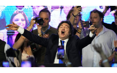 Milei vince a sorpresa le elezioni di medio termine in Argentina con il 40%: “Punto di svolta, ora riforme”