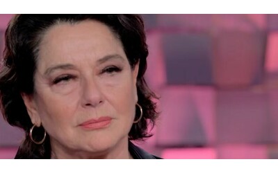 Mio marito certe scene si rifiuta di vederle non vuole che gli altri uomini mi mettano le mani addosso le confessioni di Monica Guerritore a Verissimo