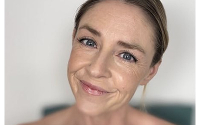 “Mio marito è un medico sposato con il suo lavoro, quindi vado a letto con altri uomini. Ho chiesto un ménage a trois 4 anni fa alla nostra cena di anniversario e lì è cambiato tutto”: la storia di Courtney Boyer