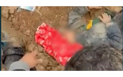 Mio zio mi ha picchiato e sepolto la confessione choc del bambino di 10 anni ritrovato dopo 3 giorni di ricerche