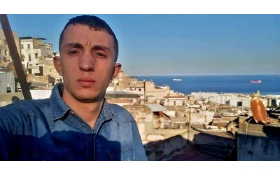 Mohamed Tadjadit il poeta dell Algeria rischia la pena di morte