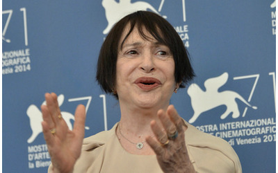 È morta Adriana Asti, figura unica del teatro e del cinema d’autore: “L’unico rimpianto è il lutto. Gli amici che se ne vanno. Le voci che non tornano”